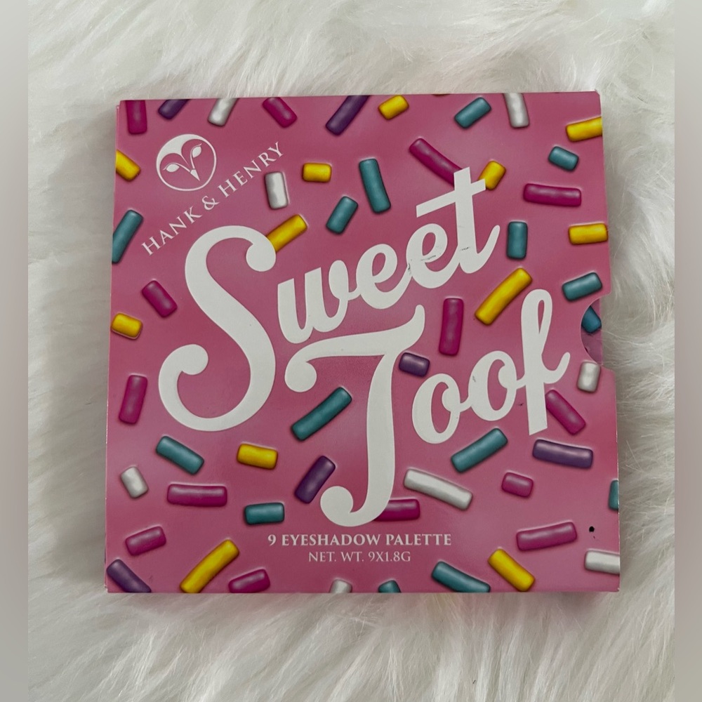 (( NIB. )) ▪️Hank & Henry™️ : Sweet Toof Eyeshadow Palette. 🍬🍭